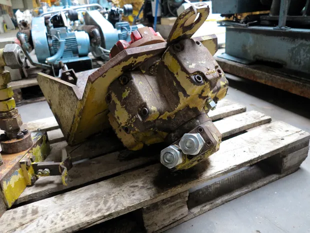 Image 4 of 5 - Calzoni - MR700N6