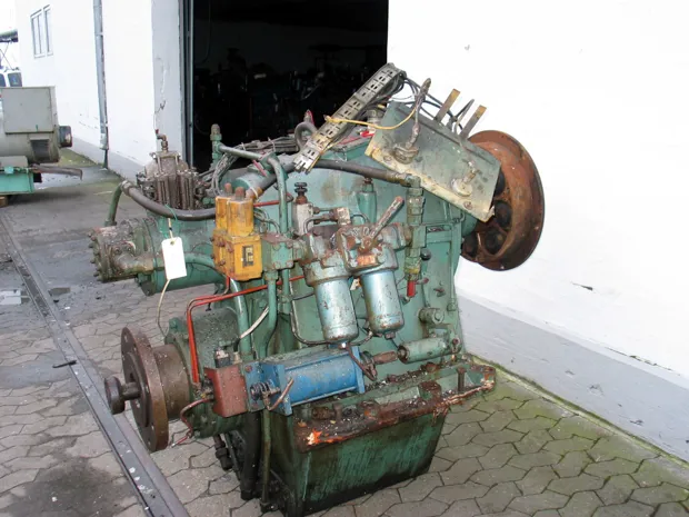 Image 2 of 6 - Ulstein - 220 AGSC