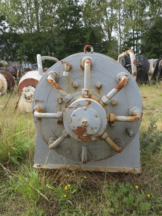 Image 4 of 4 - Mooring winch