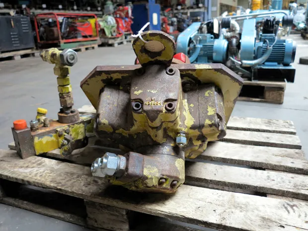 Image 2 of 5 - Calzoni - MR700N6