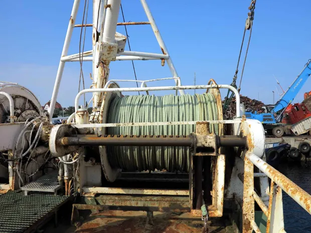 Image 7 of 8 - Split winch