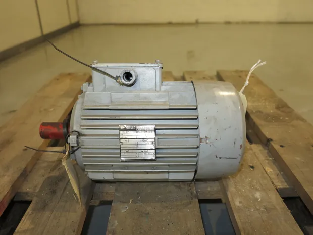 Image 1 of 2 - Server - ZK 90 L8/4V