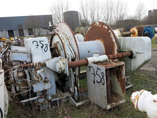 Image 3 of 6 - Split winch