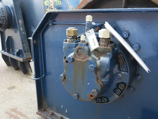 Image 6 of 6 - Split winch