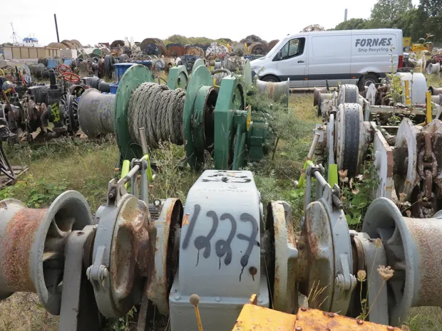 Image 2 of 8 - Anchor winch double