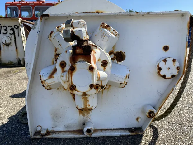 Image 6 of 7 - Sounder winch