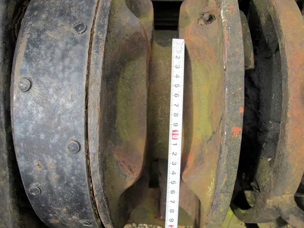 Image 2 of 2 - Anchor winch