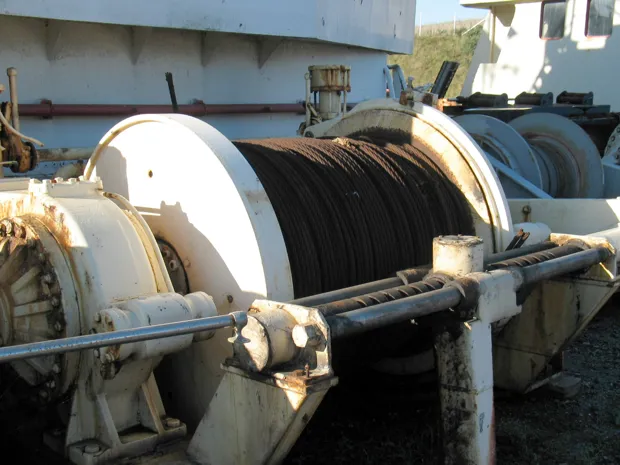 Image 2 of 2 - Split winch