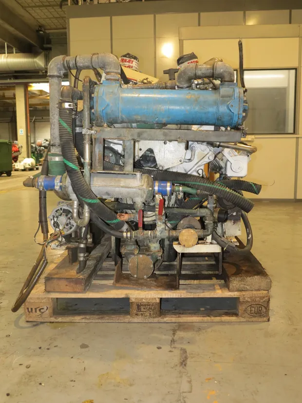 Image 3 of 5 - MAN - D 2530 ME