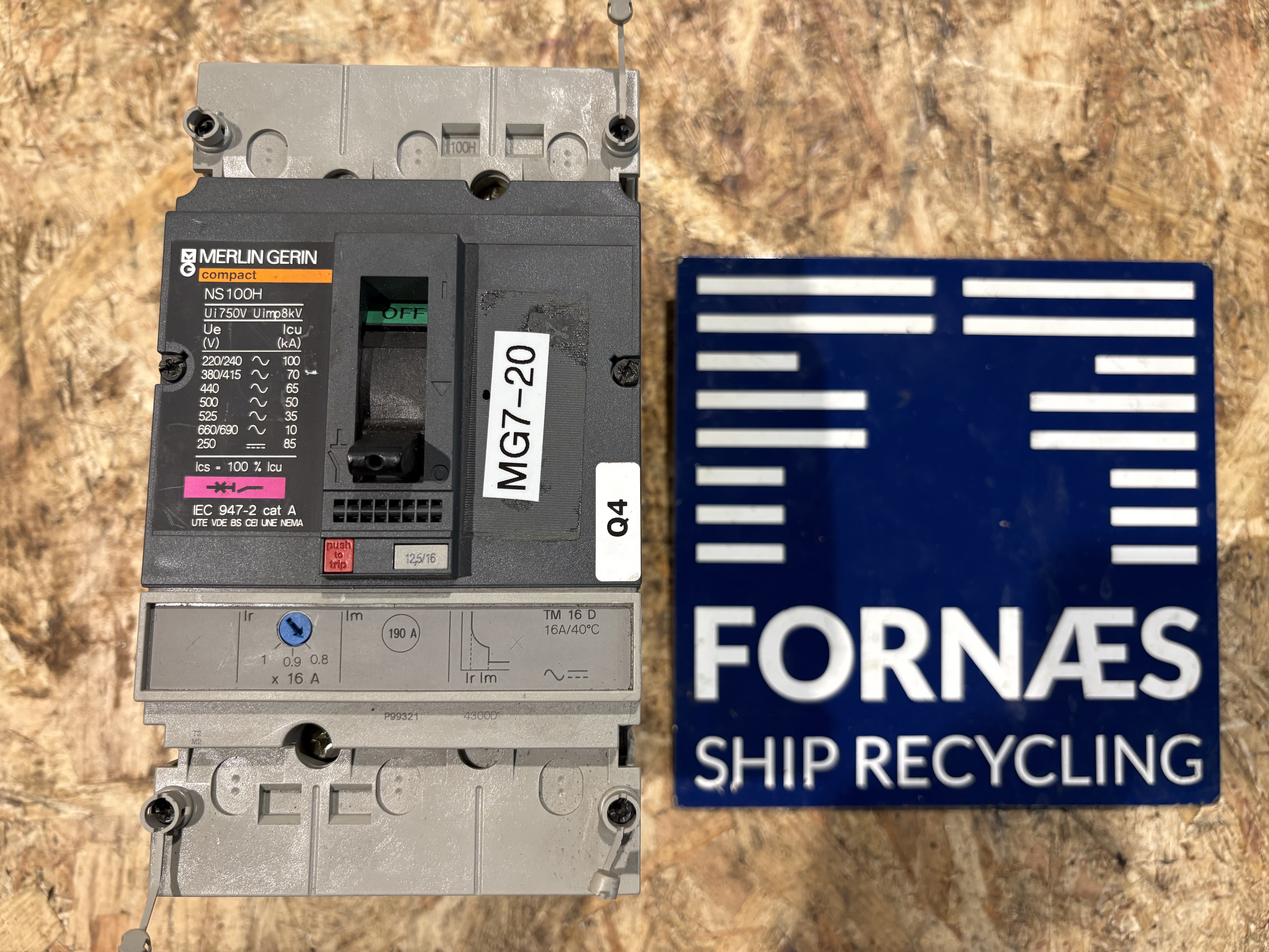 Merlin Gerin - Compact