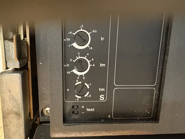 Image 5 of 6 - MERLIN GERIN - M32 H1