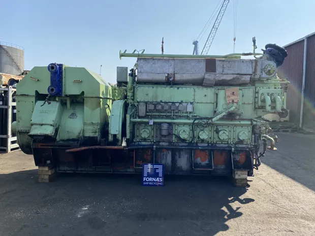 Image 5 of 10 - B&W Holeby