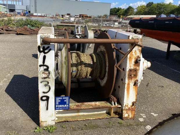 Image 1 of 9 - Tackle winch