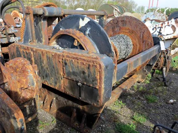 Image 3 of 4 - Split winch