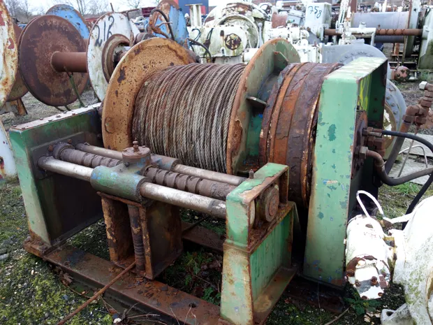 Image 2 of 3 - Trawl winch