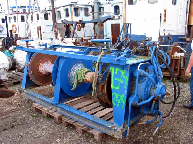 Image 2 of 2 - Trawl winch