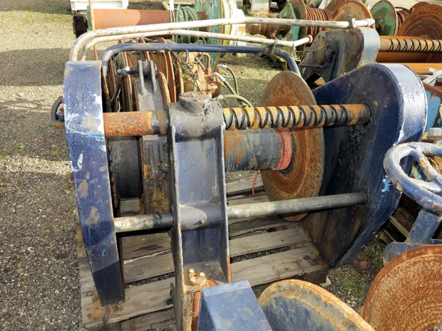 Image 3 of 3 - Trawl winch