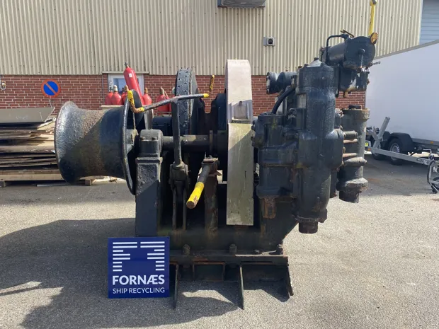 Image 1 of 10 - Anchor winch