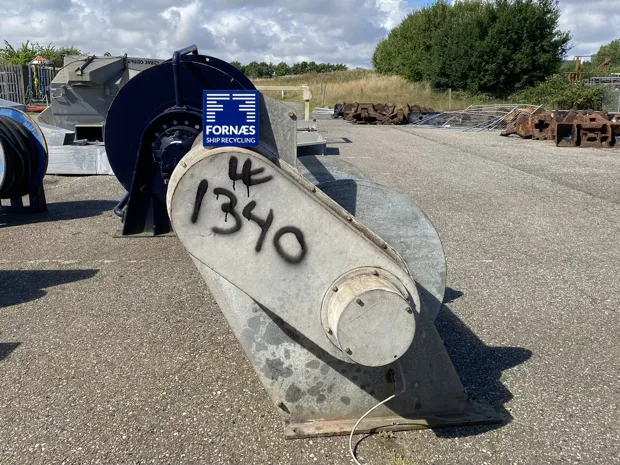 Image 2 of 7 - Sounder winch