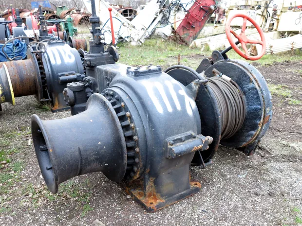 Image 1 of 3 - Mooring winch
