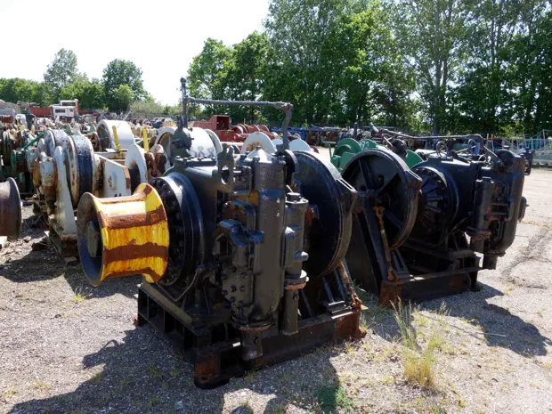 Image 2 of 4 - Anchor winch