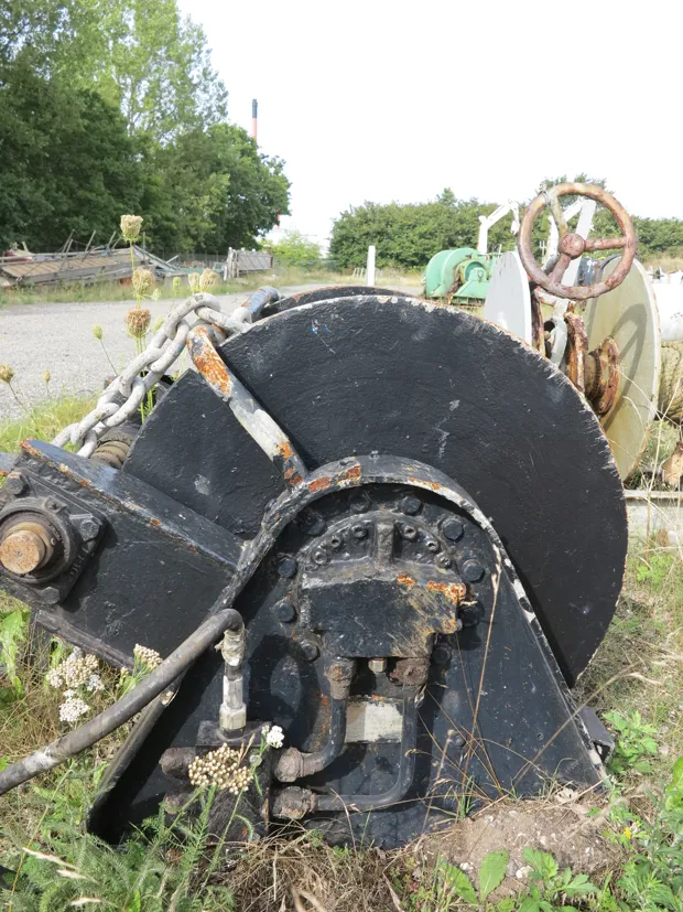 Image 5 of 6 - Anchor winch