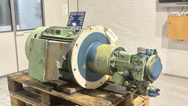 Image 3 of 9 - HP1040