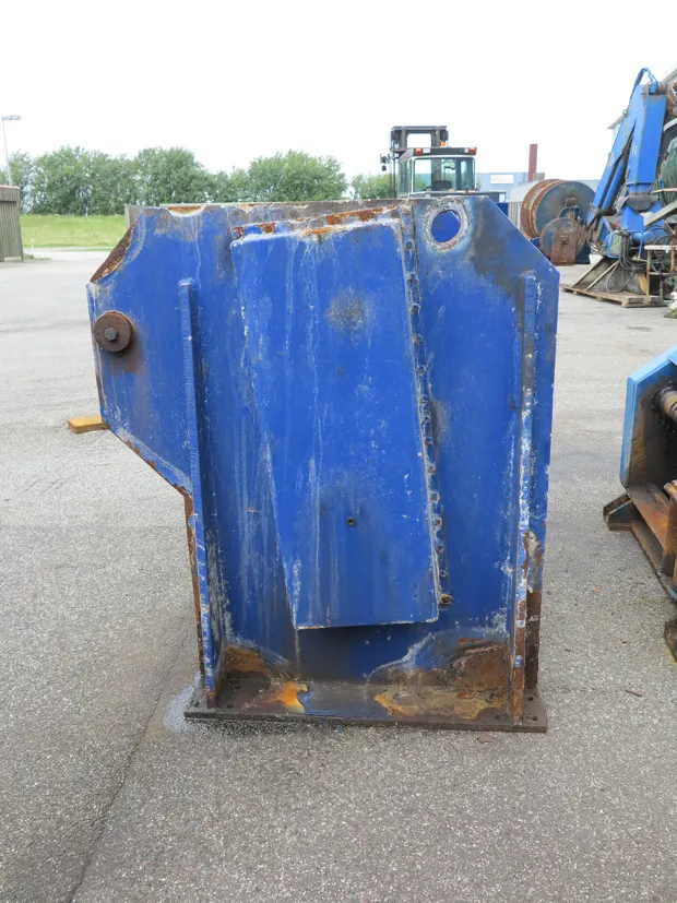 Image 3 of 6 - Split winch