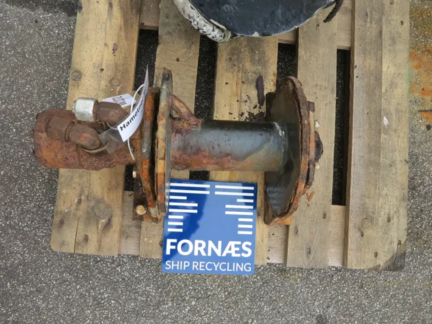 Image 2 of 5 - Small winch