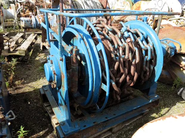 Image 2 of 2 - Mooring winch