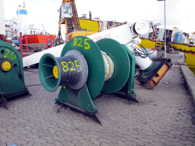 Image 3 of 6 - Mooring winch