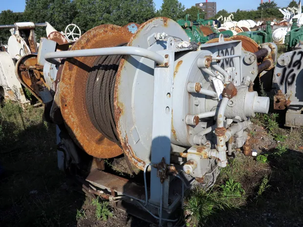 Image 1 of 3 - Split winch