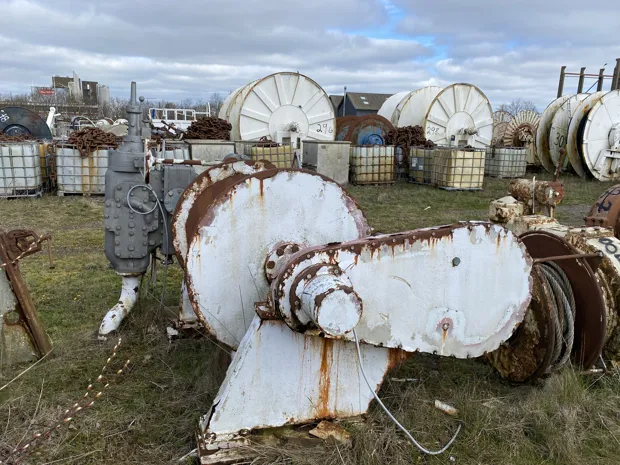 Image 6 of 8 - Various bigger