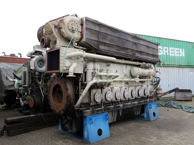 Image 1 of 14 - Wärtsilä - 8R32