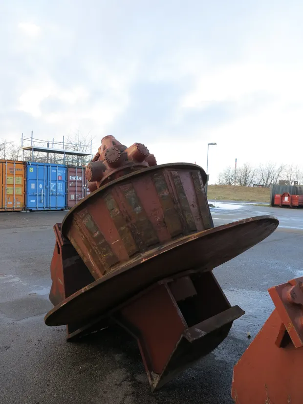 Image 3 of 9 - Chain wheel