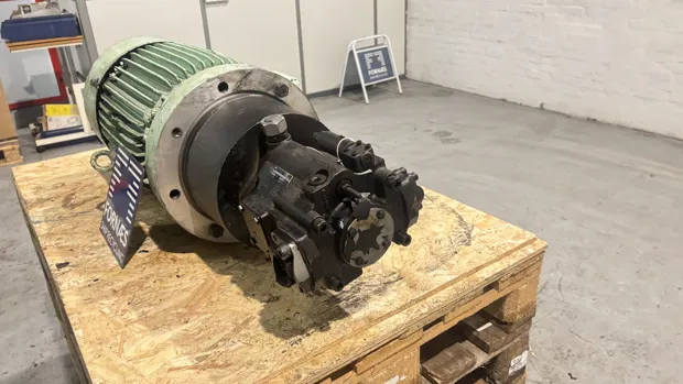 Image 3 of 8 - HP1043