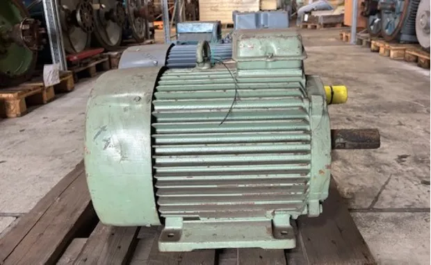 Image 1 of 5 - VEM - KMER 180 M2