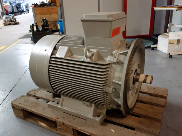 Image 2 of 4 - Sida - 14BG 283-2AA