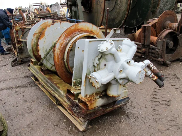 Image 2 of 2 - Tackle winch