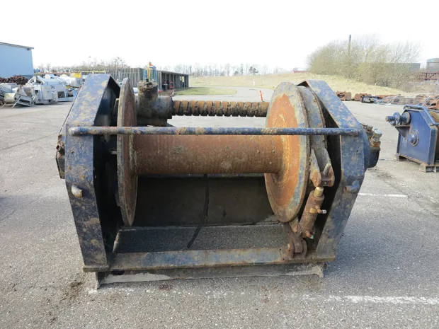 Image 5 of 7 - Split winch