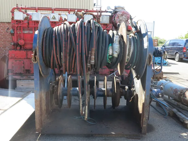 Image 2 of 6 - Combi winch