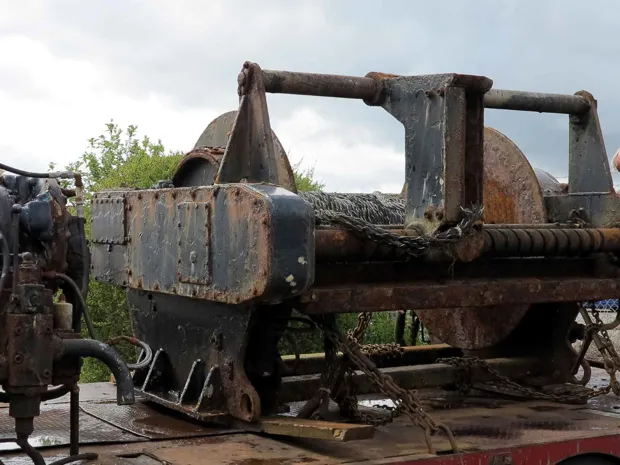 Image 4 of 7 - Split winch