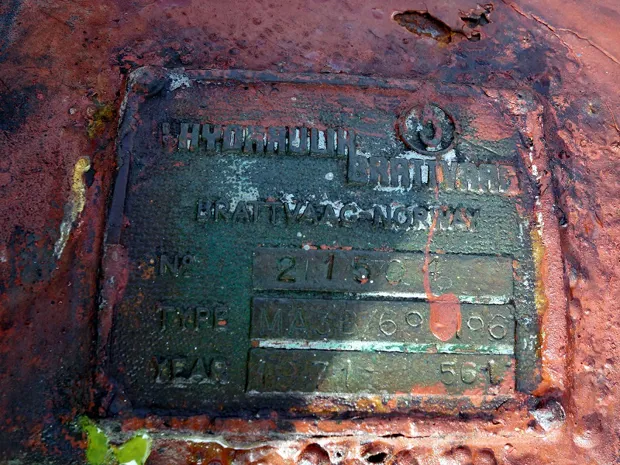 Image 3 of 3 - Mooring winch