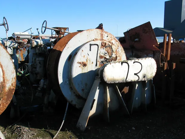 Image 1 of 2 - Split winch