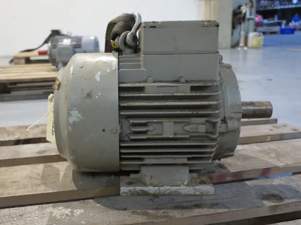 Image 2 of 3 - MEZ - 7BA132S04