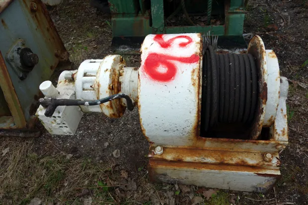 Image 2 of 2 - Small winch