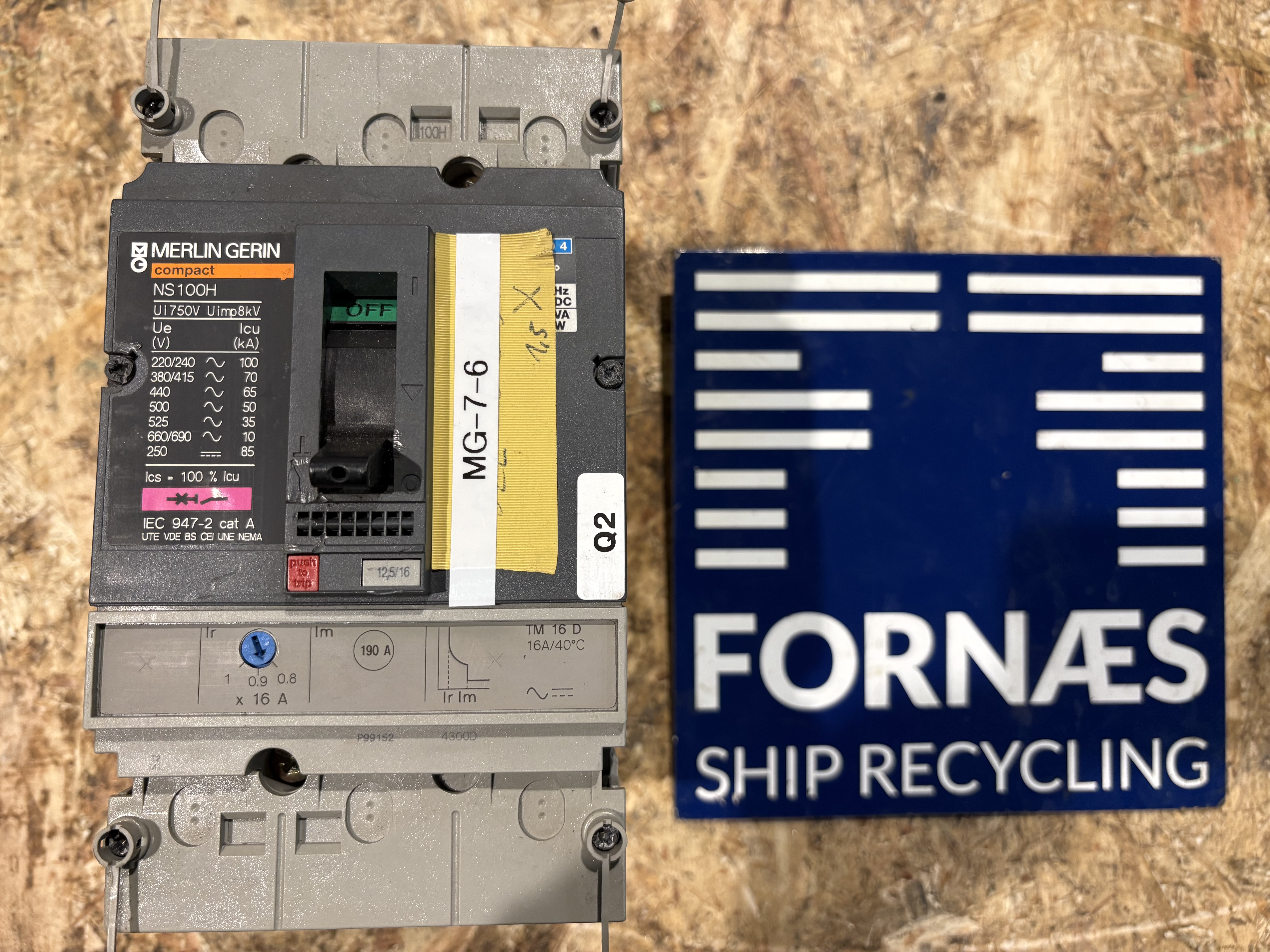 Merlin Gerin - Compact