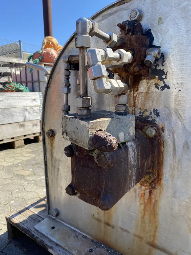 Image 5 of 7 - Anchor winch