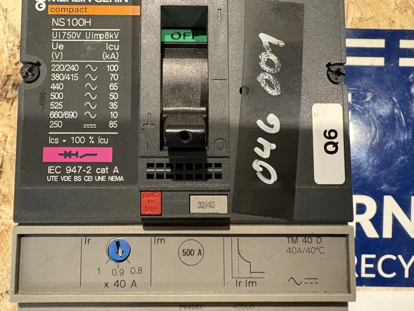 Image 2 of 4 - MERLIN GERIN - NS100H