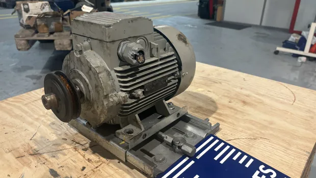 Image 4 of 7 - Siemens - 1LA7107-1BD90-Z